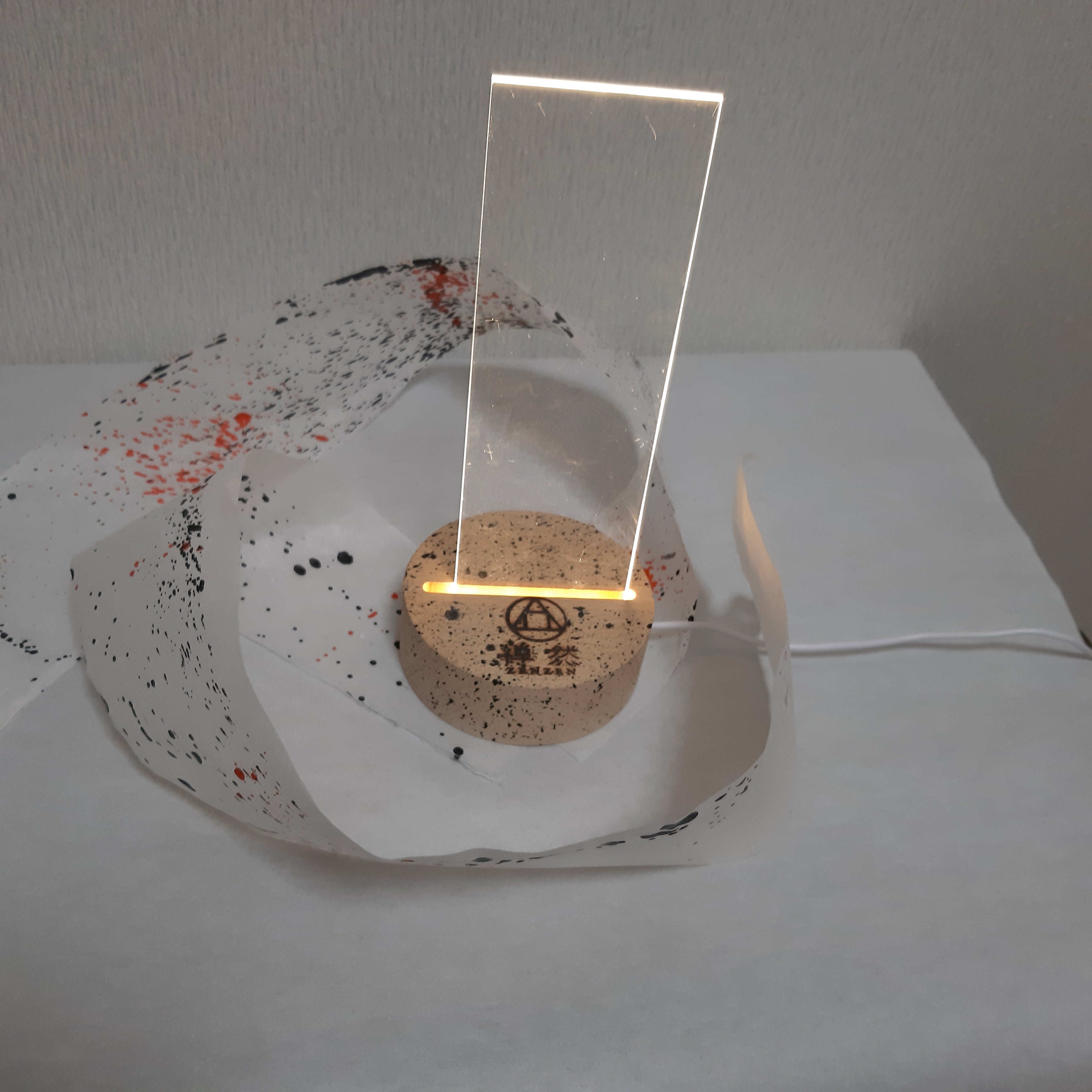 Lampe de table « AKARI », IMA COCO.#ak001, papier de riz, USB, minimaliste ; sur Osaka Art & Design 2025