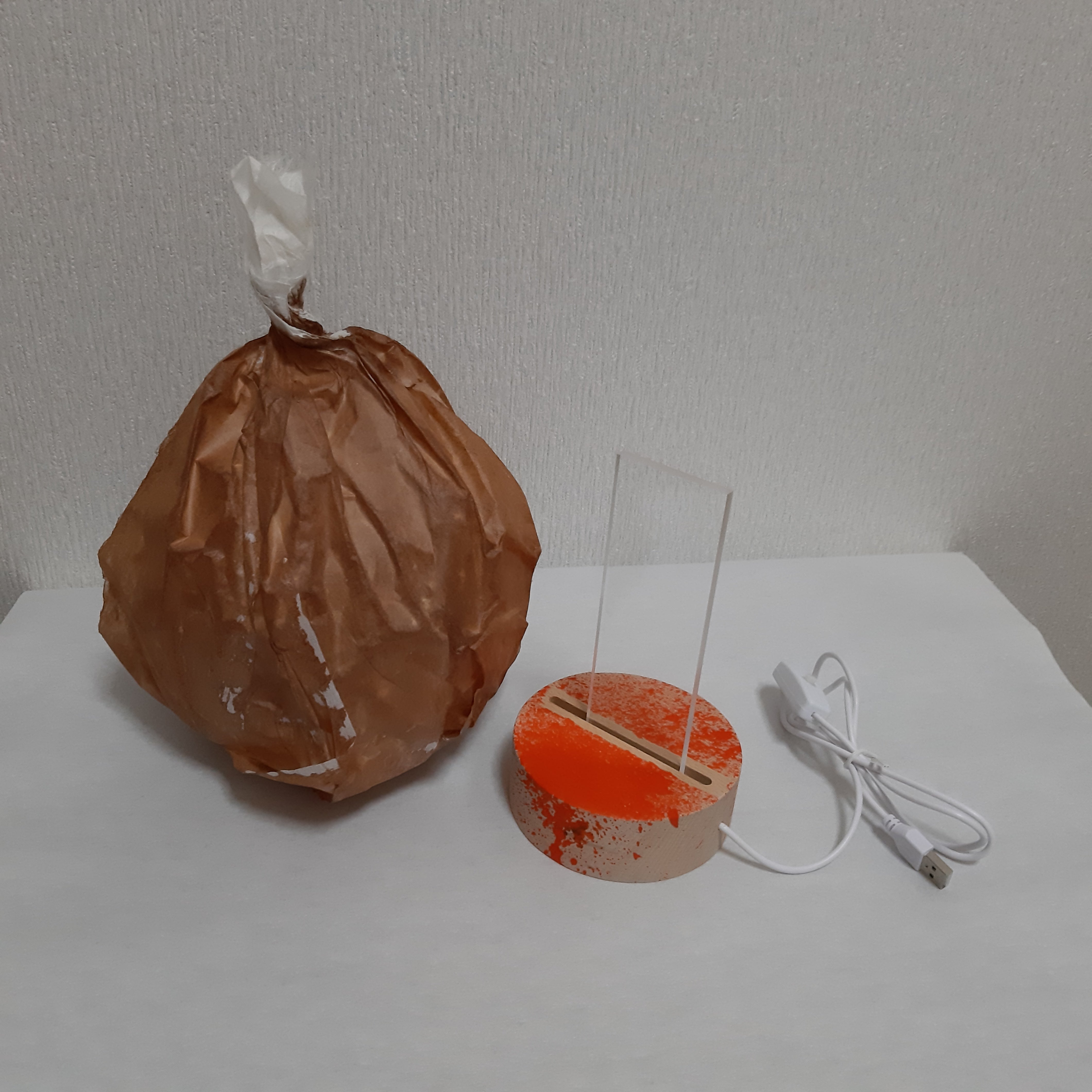 Lampe de table « AKARI », IMA COCO.#ak002, papier de riz, USB, minimaliste ; sur Osaka Art & Design 2025