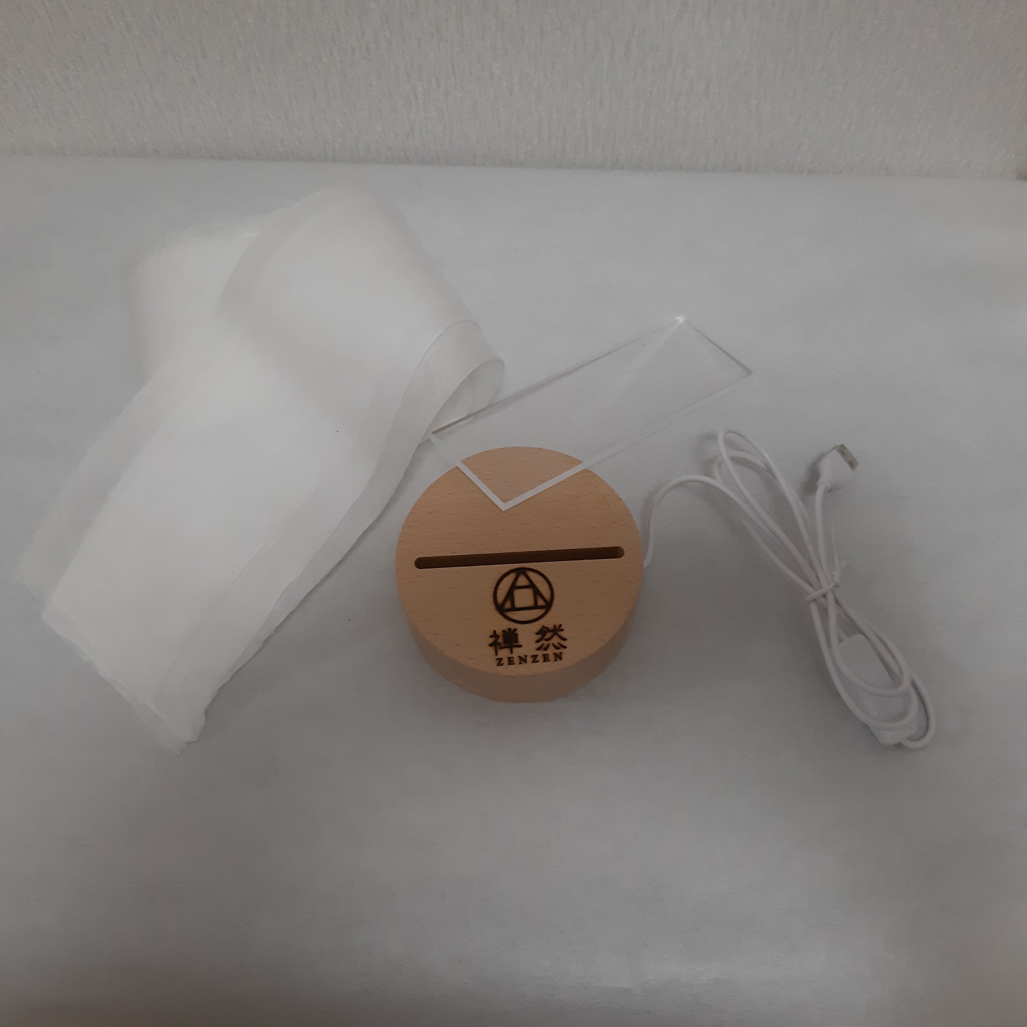 Lampe de table « AKARI », IMA COCO.#ak000, papier de riz, USB, minimaliste ; sur Osaka Art & Design 2025