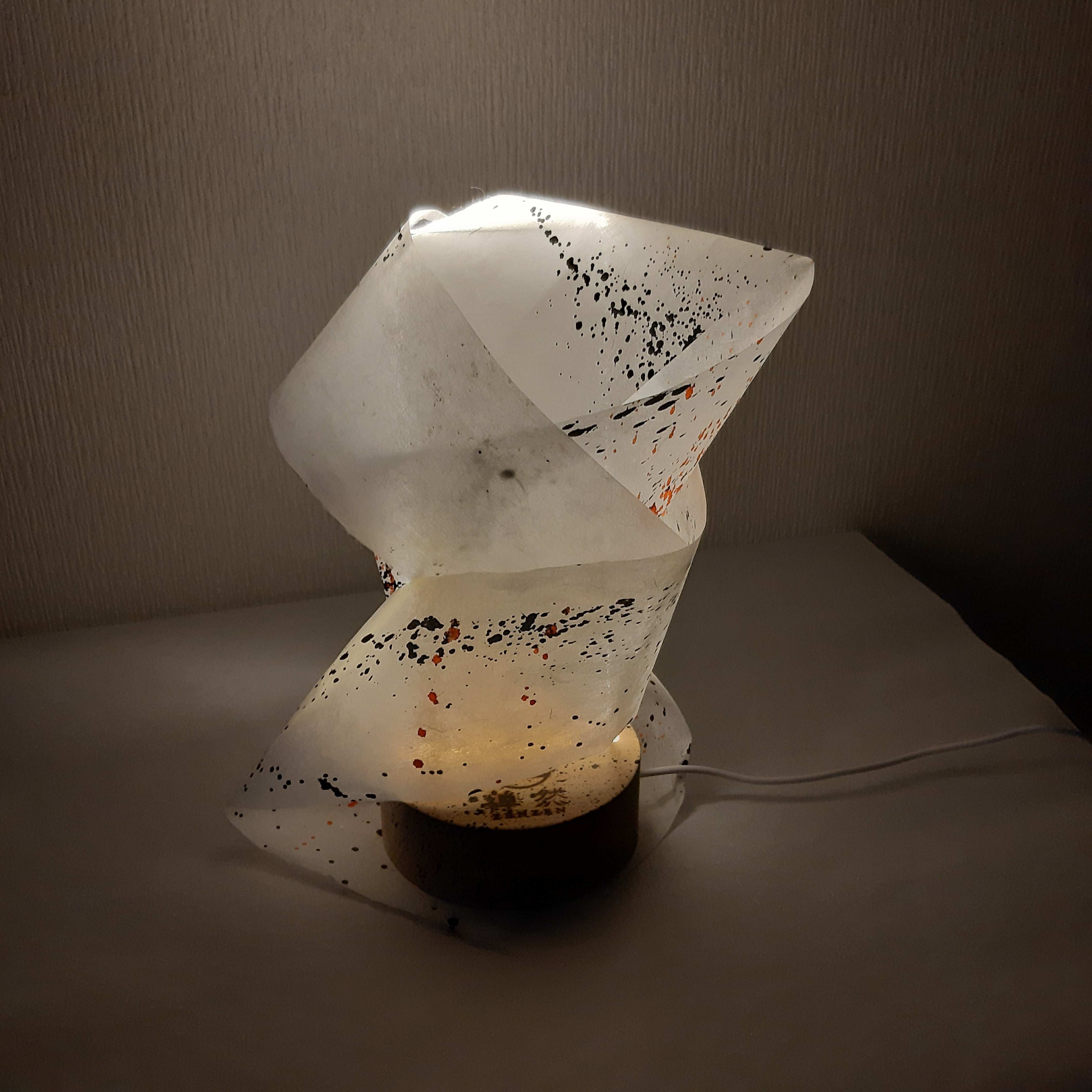 Lampe de table « AKARI », IMA COCO.#ak001, papier de riz, USB, minimaliste ; sur Osaka Art &amp; Design 2025