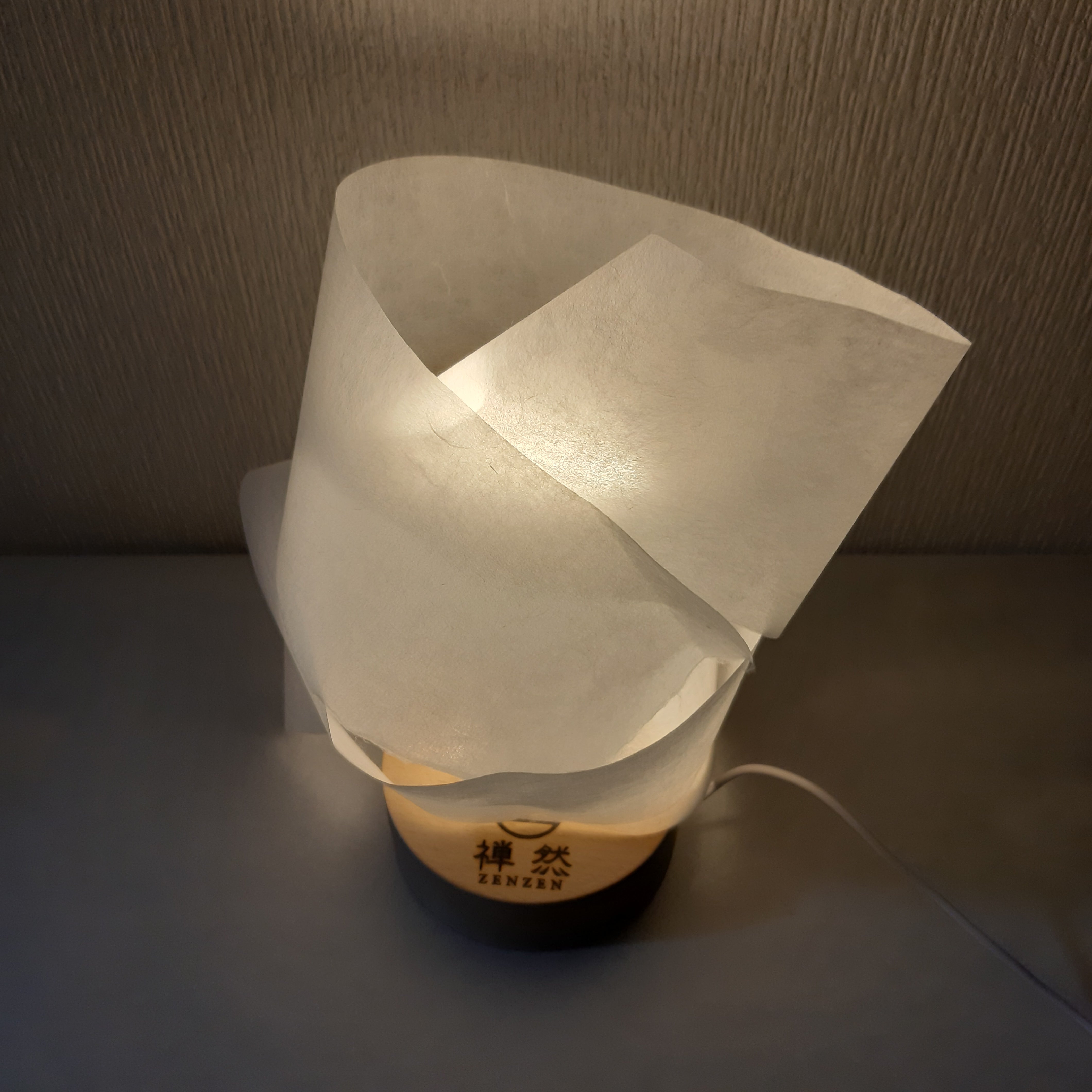 Lampe de table « AKARI », IMA COCO.#ak000, papier de riz, USB, minimaliste ; sur Osaka Art &amp; Design 2025